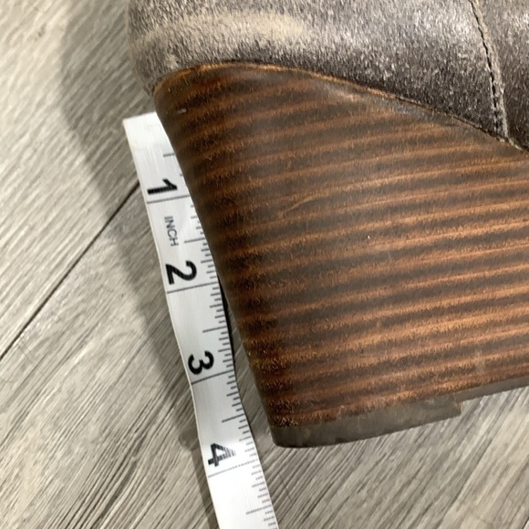 Lucky Brand  Yabba Wedge Gray Suede Distressed Booties size 9 - Picture 7 of 10